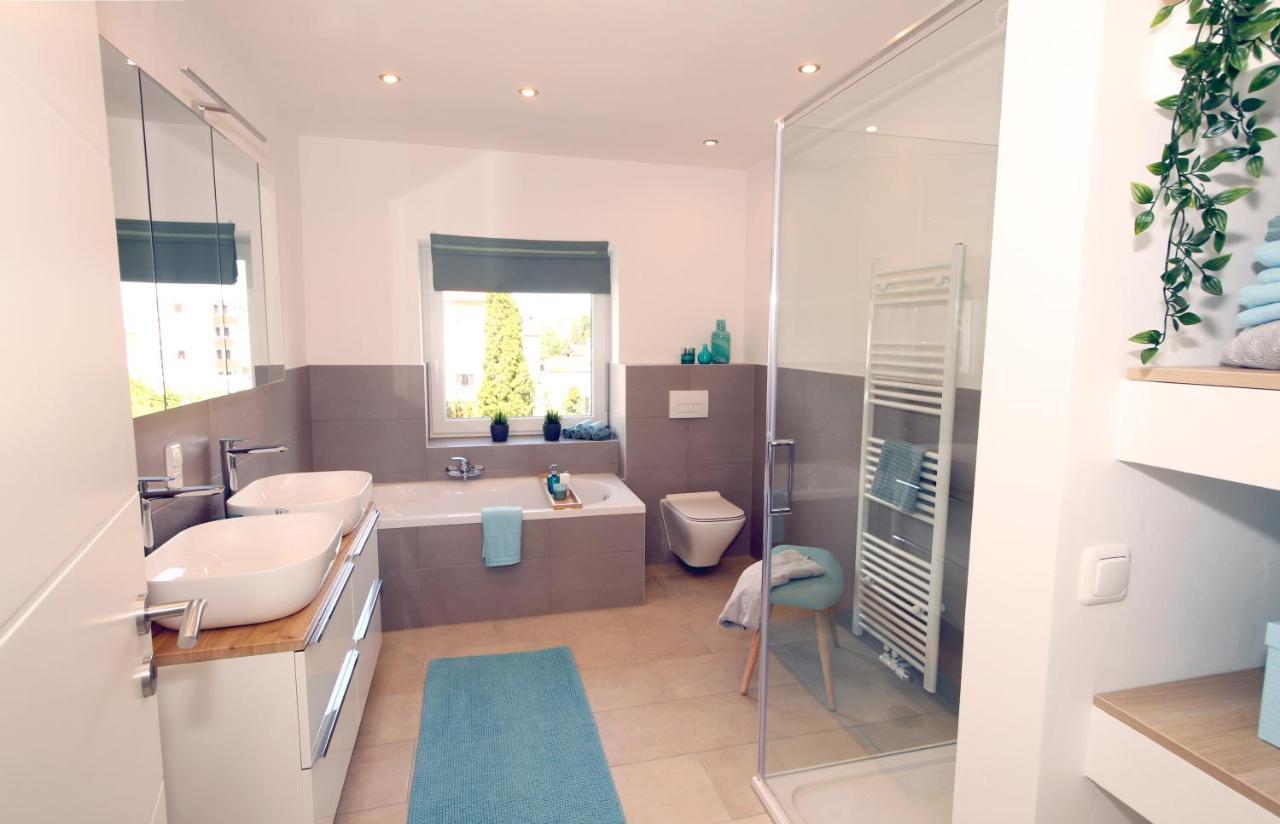 Ferienhaus Westermann, 4 Schlafzimmer, Waschmaschine, Trockner, Businesswohnung, Monteurzimmer ซาลซ์กิทเทอร์ ภายนอก รูปภาพ